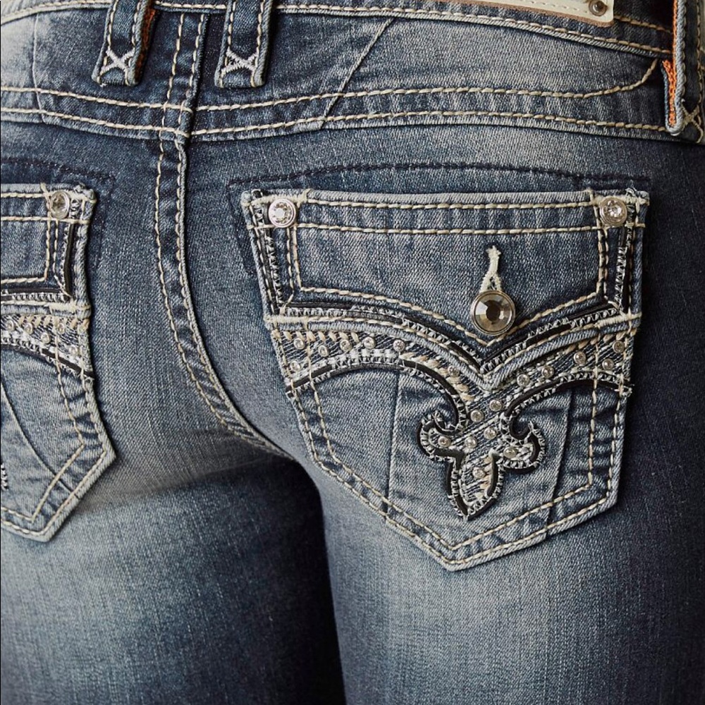 Rock revival slim fit skinny jeans!